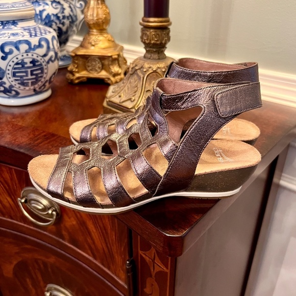 NEW Dansko Pewter Nappa Leather Caged Gladiator Wedge Sandals Shoes Size 36 or 6 - Picture 4 of 6